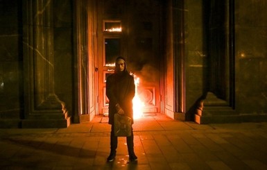 Российского художника Петра Павленского, пытавшегося сжечь банк во Франции, выпустили из-под стражи