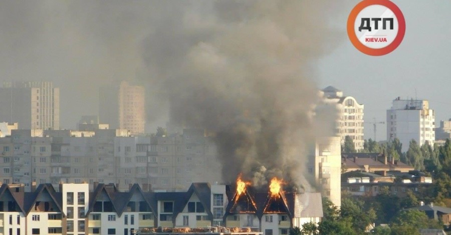 В Киеве полсотни спасателей тушат пожар в новостройке