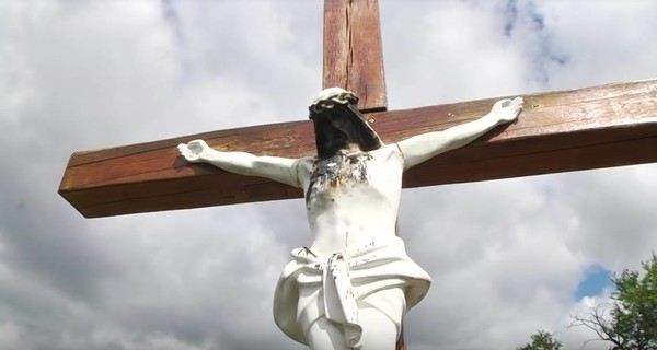 В Умани надругались над распятием Христа