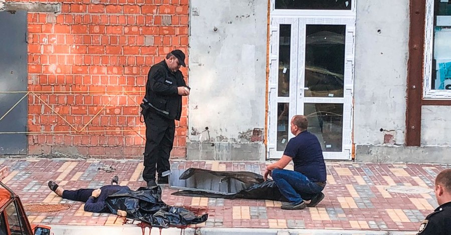 В Киеве на женщину упал балкон, пострадавшая скончалась