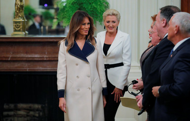 Мелания Трамп встретилась с первой леди Польши: чей образ лучше 