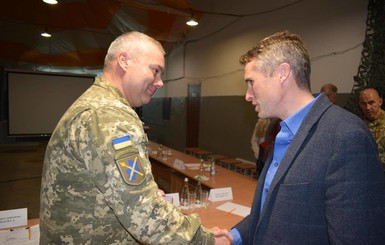 Госсекретарь по вопросам обороны Великобритании посетил линию фронта на Донбассе