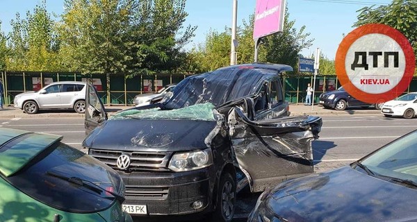 В центре Киева произошла масштабная авария с 5 автомобилями