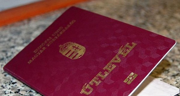 Юрист: за венгерский паспорт могут оштрафовать, но только один раз
