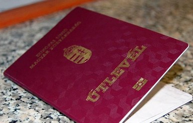 Юрист: за венгерский паспорт могут оштрафовать, но только один раз