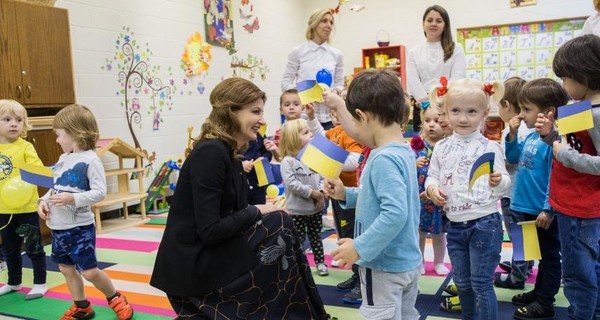Марина Порошенко выбрала для визита в США платье с единорогами 