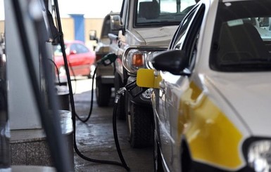 Нефть нацелилась на 100 долларов: сколько будет стоить бензин в Украине