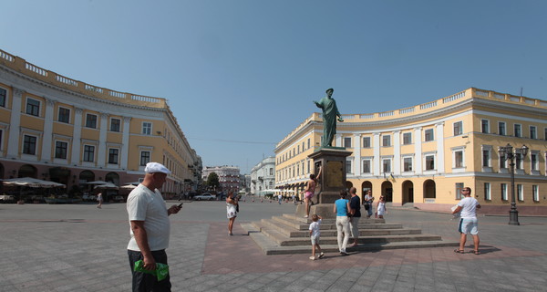 Одесситка устроилась в банк, чтобы его обокрасть