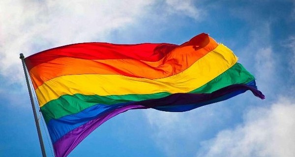 Румыния признала однополые союзы семьями 