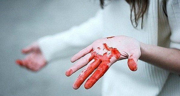 Под Киевом мать пыталась убить сына канцелярским ножом