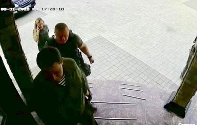 Опубликовали фотографии Захарченко за несколько секунд до смерти