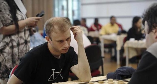 Украинец стал чемпионом мира по шашкам в блице