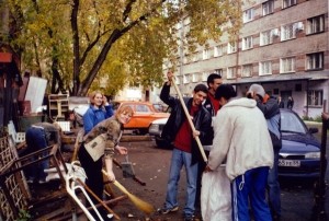 Жители Луганска завтра выйдут на общегородской субботник 