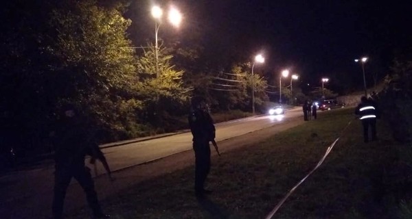 Дерзкое ограбление в Киеве: ранен полицейский, один преступник убит