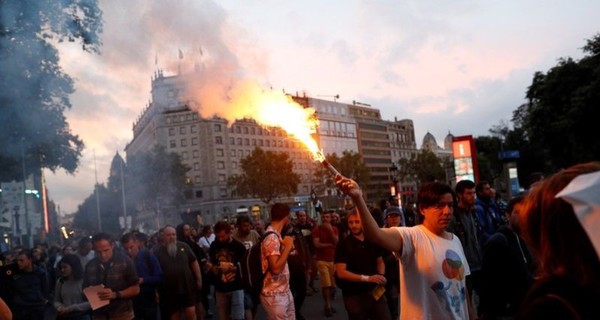 Массовый протест: в Каталонии приверженцы независимости бунтуют против власти 