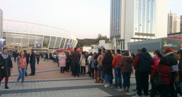 Концерт Иглесиаса в Киеве начнется с опозданием в час