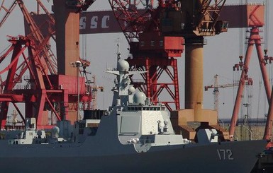В Южно-Китайском море едва не столкнулись военные корабли США и Китая