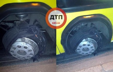 В Киеве у маршрутки на ходу взорвалось колесо