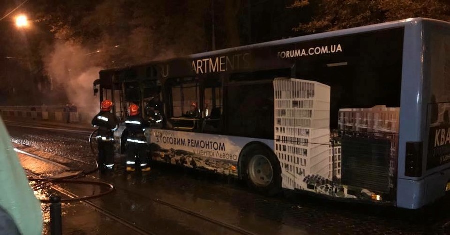 Во Львове сгорел пассажирский автобус