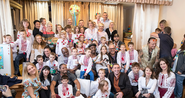 Кличко, Льюис и Холифилд вызвали настоящий фурор среди киевских детей, - журналист