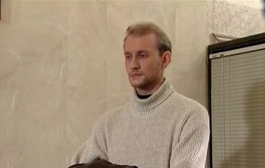 Женатого актера театра Романа Виктюка задержали за совращение подростка на квартире у любовника