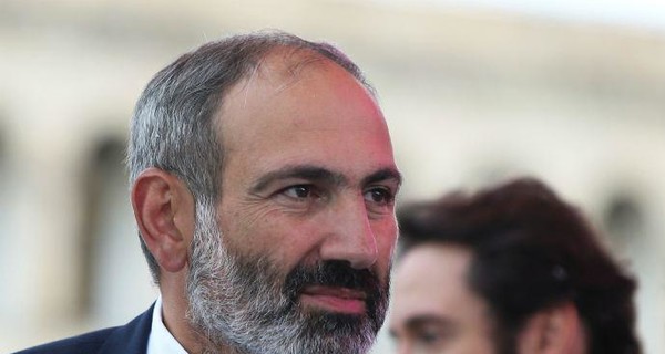 Премьер Армении опять надел свою 