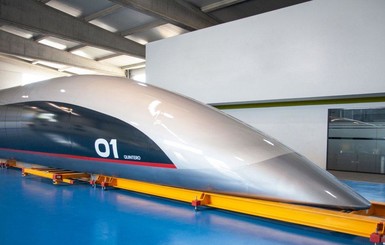 В Испании презентовали первую пассажирскую капсулу Hyperloop