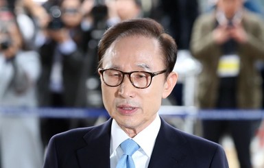 Экс-президент Южной Кореи получил 15 лет тюрьмы за коррупцию 