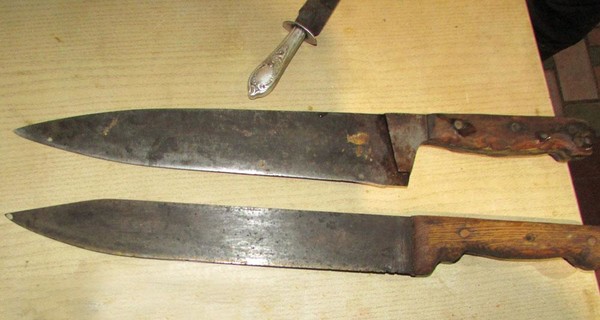 В Полтавской области злоумышленники с ножами и вилами напали на полицейских