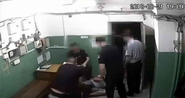 Скандал в Харькове: полиция избивала людей и вымогала деньги