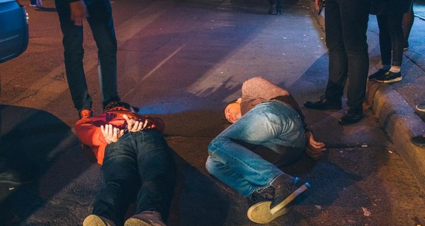 Перестрелка у киевского кафе: ранены 2 охранников, 3 подозреваемых задержаны