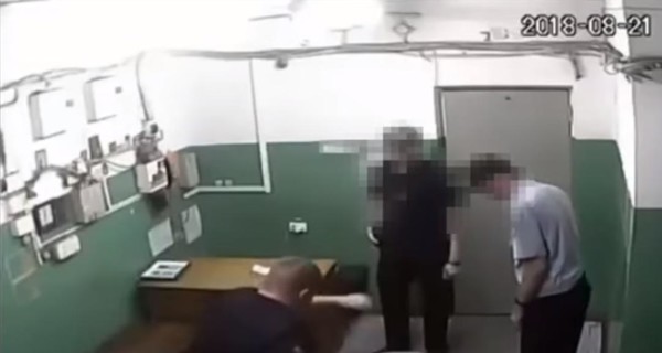 В Харькове взяли под домашний арест четвертого патрульного, подозреваемого в избиении пассажиров метро