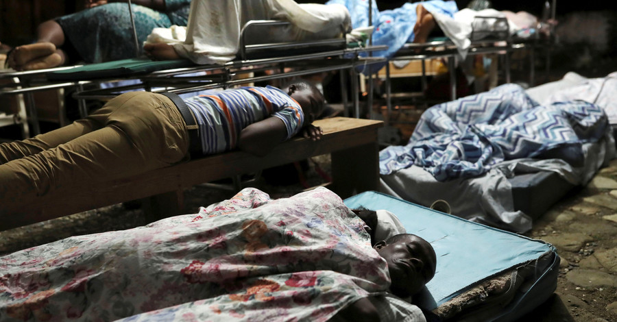 Жертвами землетрясения на Гаити стали уже 14 человек