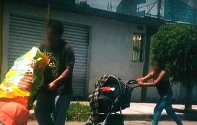 В Мексике пара перевозила в детской коляске части человеческих тел 