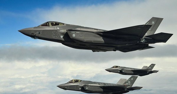 США запретили полеты истребителей пятого поколения F-35