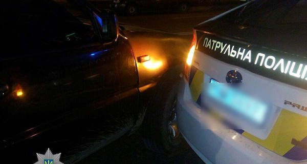 В Полтаве 15-летний подросток за рулем авто пытался уйти от погони и протаранил машину патрульных