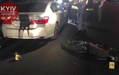 В Киеве машина насмерть сбила двух мужчин