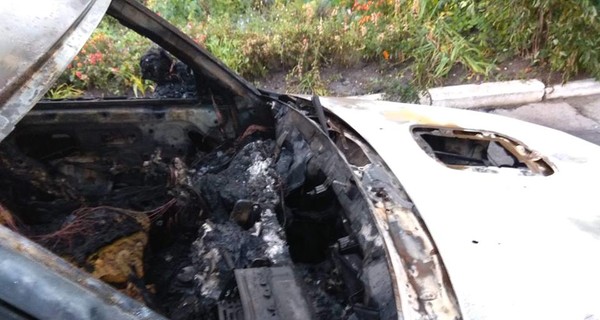 В Глухове ночью сожгли машину активиста, критиковавшего Терещенко и его команду