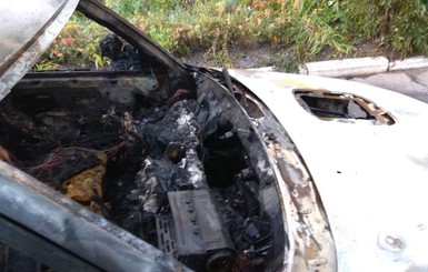 В Глухове ночью сожгли машину активиста, критиковавшего Терещенко и его команду