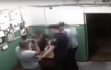 В Харькове нашли еще двоих полицейских, подозреваемых в избиении пассажиров метро