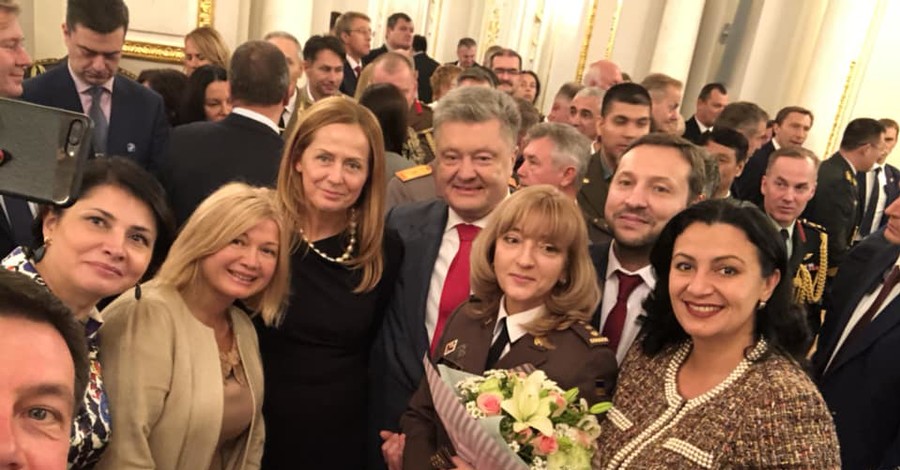 Порошенко впервые присвоил звание генерала женщине 