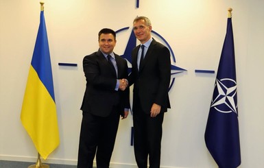 Климкин провел встречу со Столтенбергом в штабе НАТО