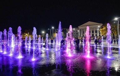 Центральную площадь Краматорска украсил самый большой пешеходный фонтан в Украине [фото]