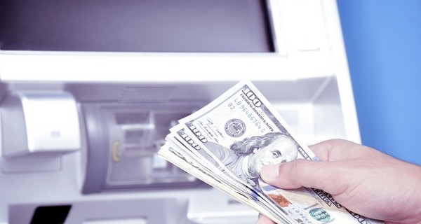 В России банкомат выдал мужчине доллары вместо рублей