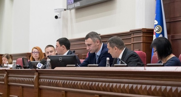 Кличко: Киевсовет должен обеспечить зарплаты и надбавки педагогам
