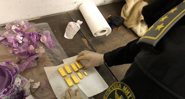 Посылка на два миллиона: во Львов прислали золотые слитки в банке с краской