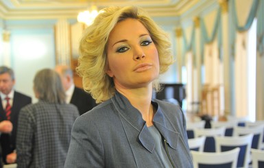 Максакова сообщила, что неизвестные люди выселяют ее из киевской квартиры