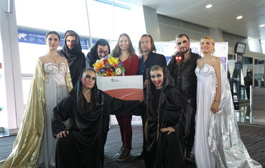 Артисты рок-оперы остановили работу аэропорта