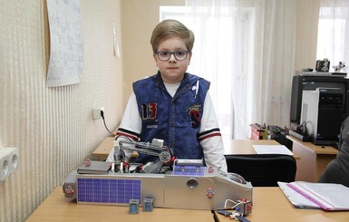 Четвероклассник из Днепра сконструировал аппарат для уборки космического мусора