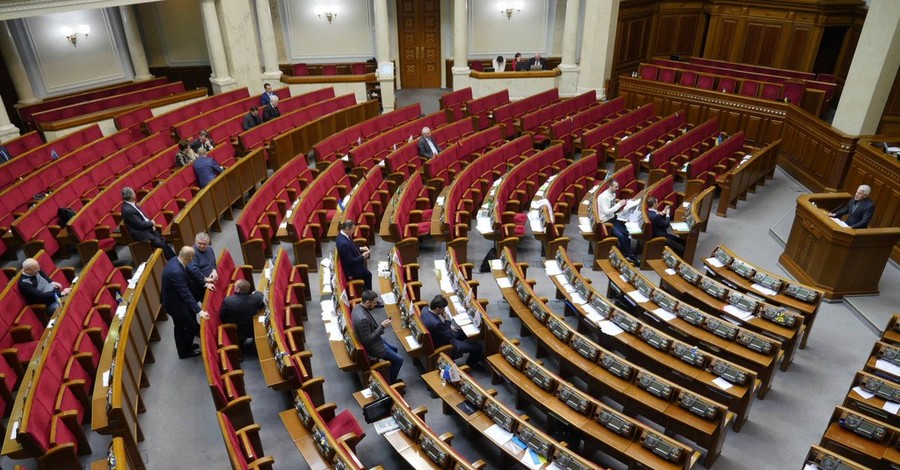 До конца заседания Верховной Рады досидели 15 депутатов из 423